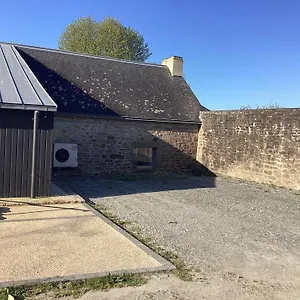  Hébergement de vacances Magnifique Longere Au Calme De Kerminaouet France